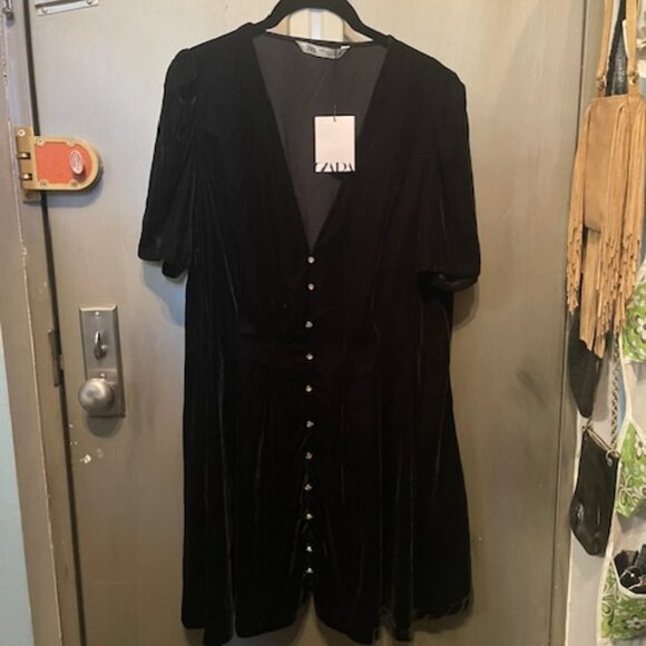 VELVET MINI DRESS With Diamond buttons - NWT - Picture 3 of 16